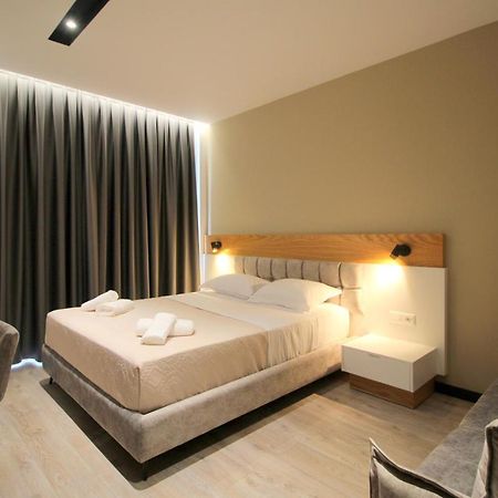 F&J Hotel Sarande Bagian luar foto