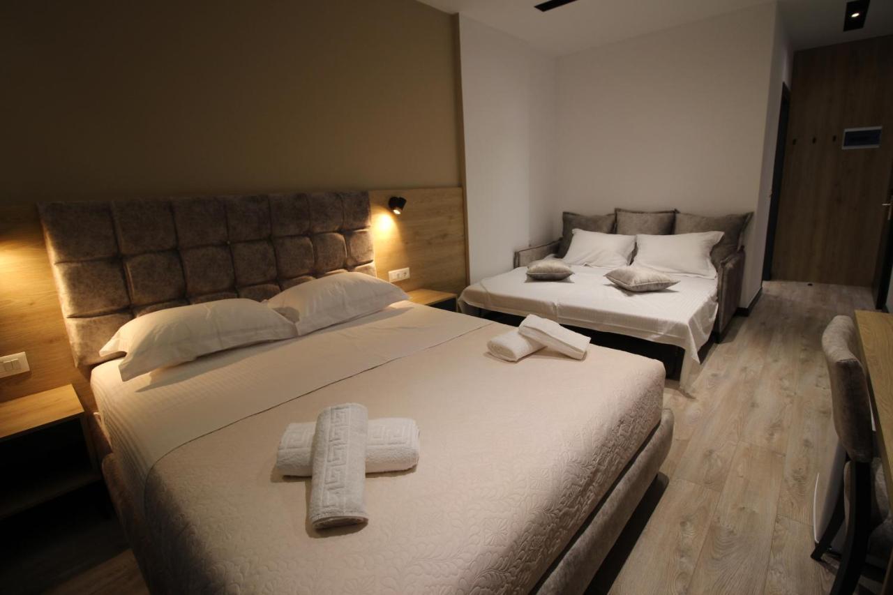 F&J Hotel Sarande Bagian luar foto