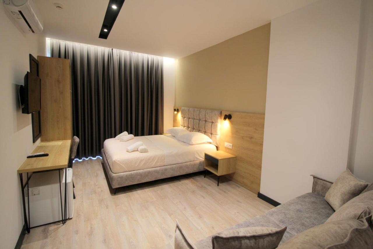 F&J Hotel Sarande Bagian luar foto