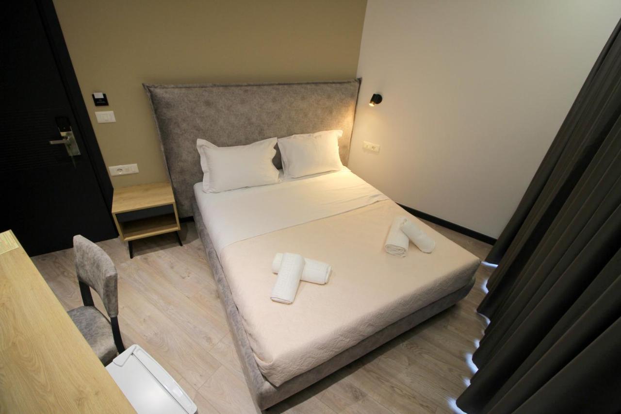 F&J Hotel Sarande Bagian luar foto