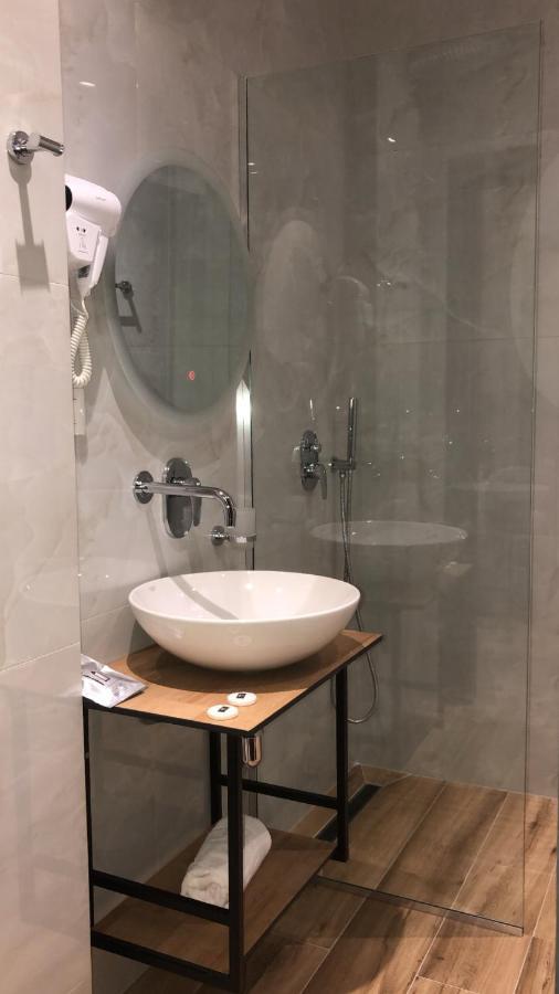 F&J Hotel Sarande Bagian luar foto