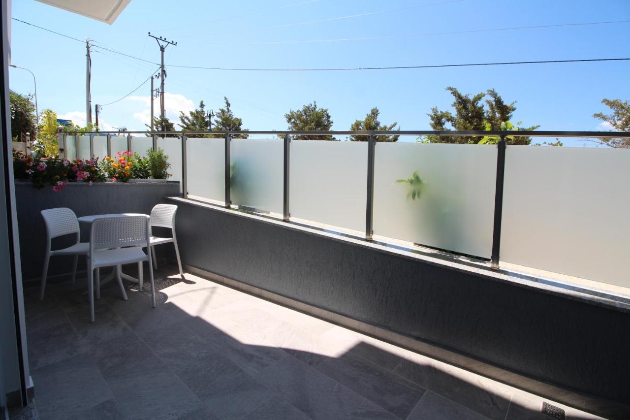 F&J Hotel Sarande Bagian luar foto