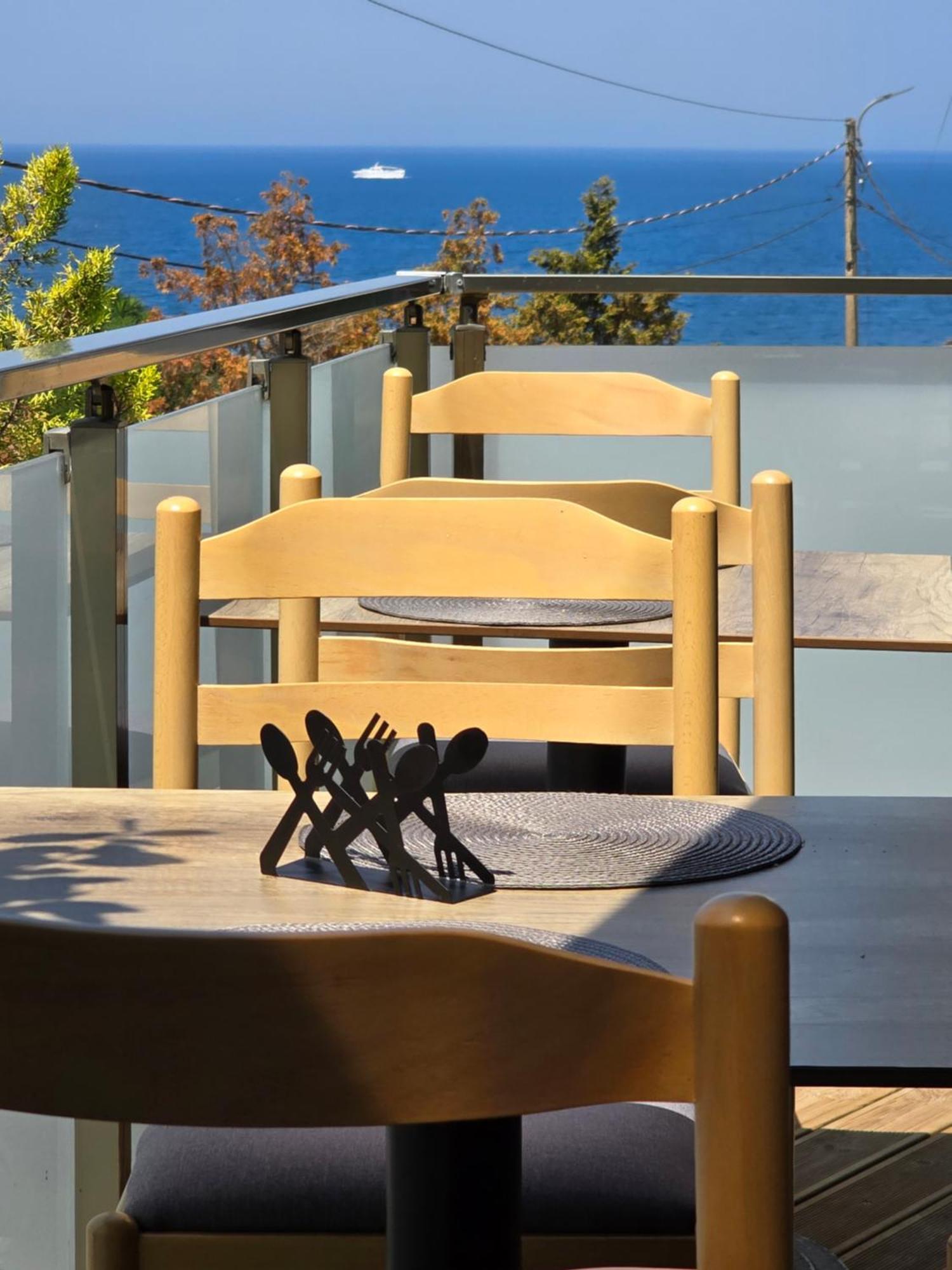 F&J Hotel Sarande Bagian luar foto
